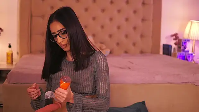 ChloeObril online show from 04/05/26, 04:09