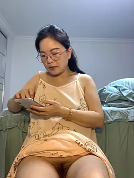 Snapshot of cgooh-611 chatting on 06/12/26, 04:22 cgooh-611 online show from 06/12/26, 04:22