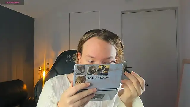 Amanda Butlerr online show from 10/22/25, 09:53