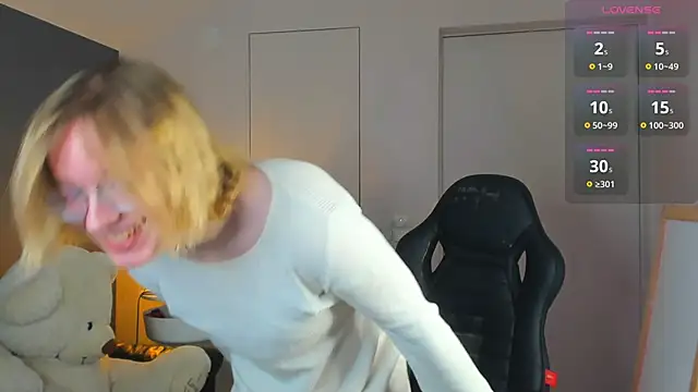 Amanda Butlerr online show from 10/25/25, 10:12