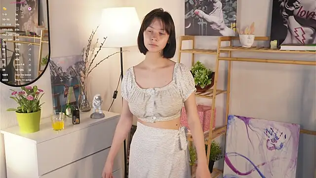 SuzanneHowse online show from 09/19/25, 04:47