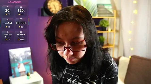 Snapshot of SuzanneHowse chatting on 02/18/26, 04:25 SuzanneHowse online show from 02/18/26, 04:25