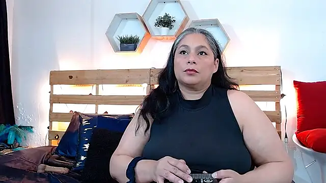 sheila reeves2772 online show from 11/24/25, 04:18