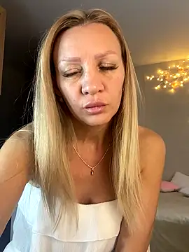 Bellissa  online show from 10/10/25, 08:35