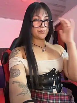 Snapshot of lilitth777 chatting on 11/29/25, 10:57 lilitth777 online show from 11/29/25, 10:57