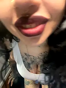 chicanachic13 online show from 10/19/25, 09:48