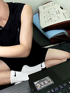 Snapshot of CYCYCYCYCY chatting on 10/09/25, 02:15 CYCYCYCYCY online show from 10/09/25, 02:15