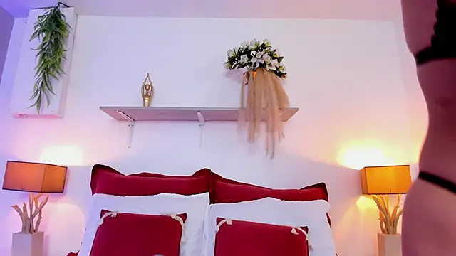 LuciaBenett  online show from 11/24/25, 07:13