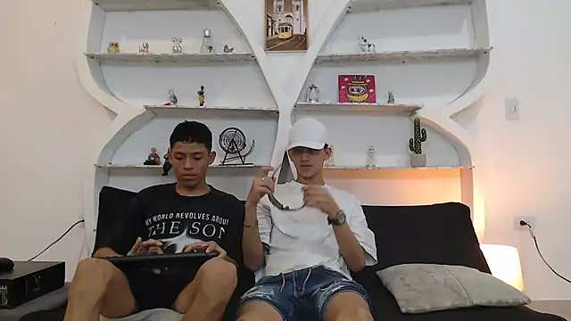 BEAUTY BOYS1 online show from 11/27/25, 07:10