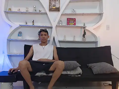 BEAUTY BOYS1 online show from 12/02/25, 07:14