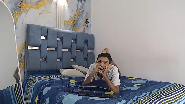 BEAUTY BOYS1 online show from 03/31/26, 01:33