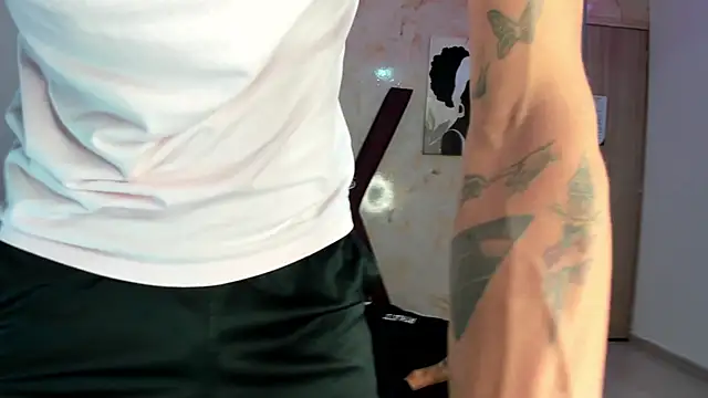 BEAUTY BOYS1 online show from 04/17/26, 02:09