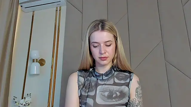 Touch me online show from 09/19/25, 02:40