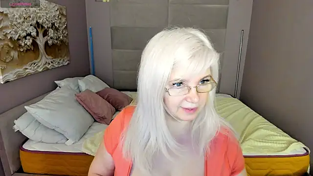 Snapshot of Hella_Fabel chatting on 05/25/26, 01:11 Hella Fabel online show from 05/25/26, 01:11