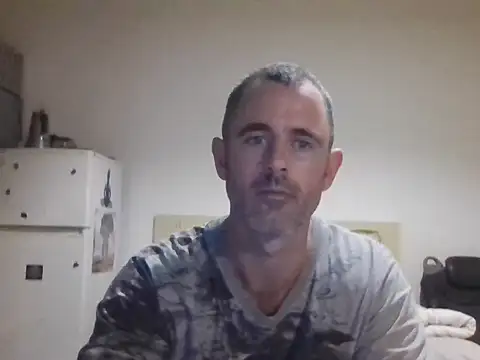 Snapshot of whatYwantMorrre chatting on 10/13/25, 04:18 whatYwantMorrre online show from 10/13/25, 04:18