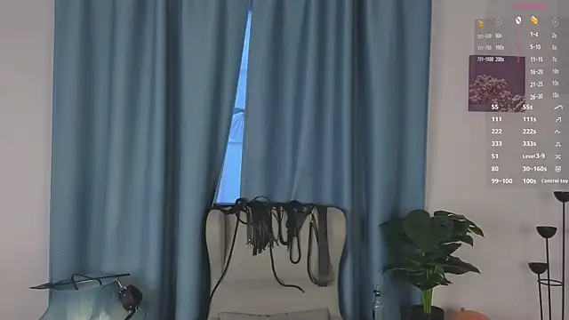 Snapshot of laracroftmansion chatting on 09/25/25, 02:32 laracroftmansion online show from 09/25/25, 02:32