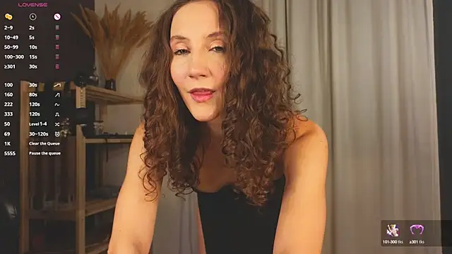 Snapshot of laracroftmansion chatting on 10/01/25, 05:19 laracroftmansion online show from 10/01/25, 05:19