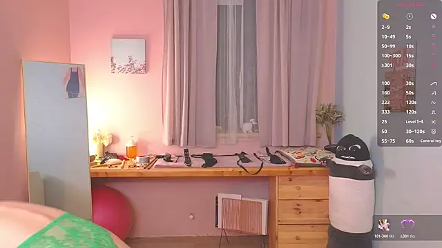 laracroftmansion online show from 12/22/25, 07:00