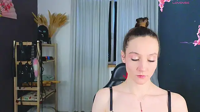 laracroftmansion online show from 05/06/26, 03:28