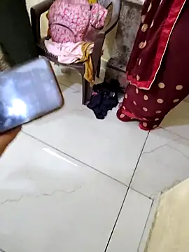 Hot modal online show from 04/18/26, 04:44