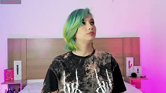 Akatsumi  online show from 12/22/25, 09:45