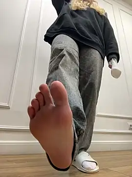 Sky Cutie online show from 10/17/25, 04:26