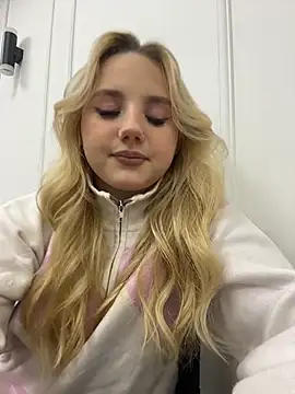 Sky Cutie online show from 11/29/25, 04:48