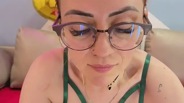 Snapshot of Victoria_Fallon chatting on 10/09/25, 08:07 Victoria Fallon online show from 10/09/25, 08:07