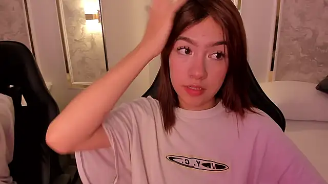 doll eyees  online show from 10/01/25, 03:12