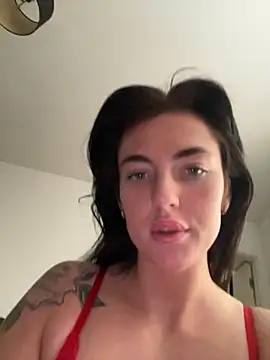 Snapshot of Bethbooxo chatting on 10/31/25, 03:35 Bethbooxo online show from 10/31/25, 03:35