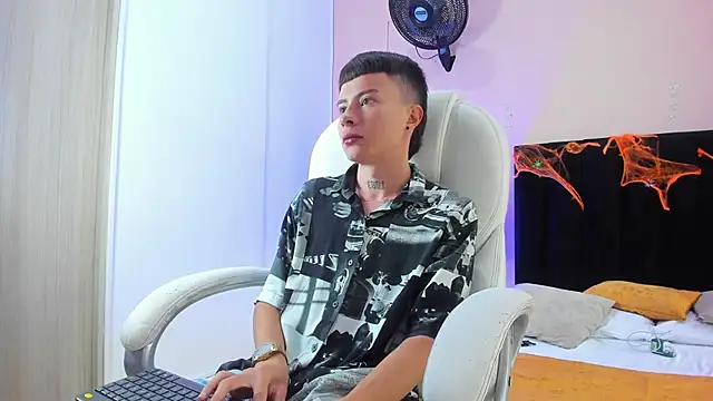 Nascary Fox online show from 10/12/25, 01:10