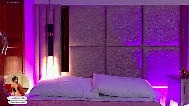 Martina-Roberts- online show from 09/16/25, 04:13