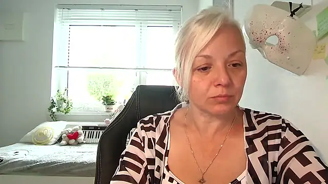 Linsy Kim online show from 09/23/25, 07:55