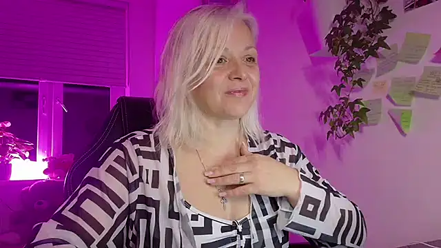 Linsy Kim online show from 03/11/26, 08:26