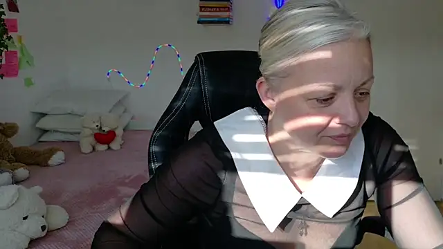 Linsy Kim online show from 03/27/26, 03:01