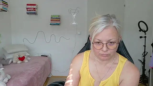 Linsy Kim online show from 03/28/26, 12:27