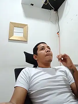 Snapshot of JoaoSalgado chatting on 06/11/26, 04:32 JoaoSalgado online show from 06/11/26, 04:32