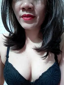 Snapshot of Singlemom69x chatting on 05/14/26, 02:02 Singlemom69x online show from 05/14/26, 02:02