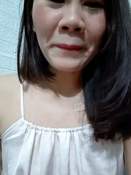 Snapshot of Singlemom69x chatting on 07/15/26, 02:00 Singlemom69x online show from 07/15/26, 02:00