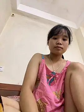 Ngoc-bbi online show from 10/04/25, 11:08