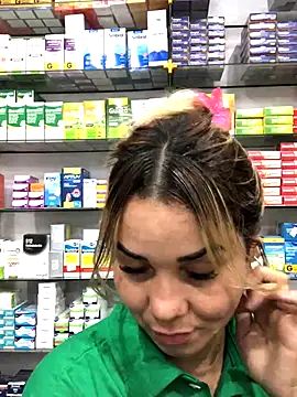 Snapshot of imoly99 chatting on 10/27/25, 06:56 imoly99 online show from 10/27/25, 06:56