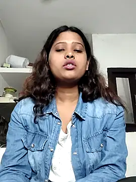 Snapshot of karina_0099 chatting on 11/11/25, 06:24 karina 0099 online show from 11/11/25, 06:24