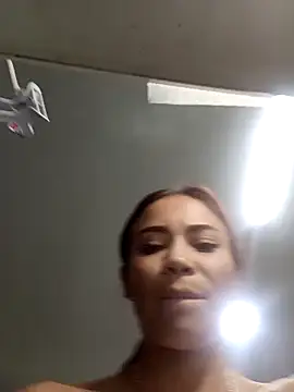 dulcelatin21 online show from 12/16/25, 12:04