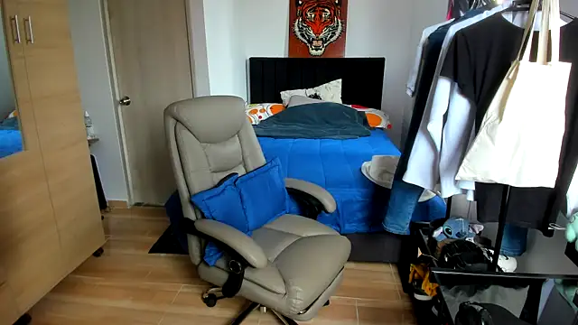 AliottTwink online show from 06/24/26, 01:54