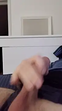 Snapshot of NewJoiner chatting on 10/06/25, 08:28 NewJoiner online show from 10/06/25, 08:28