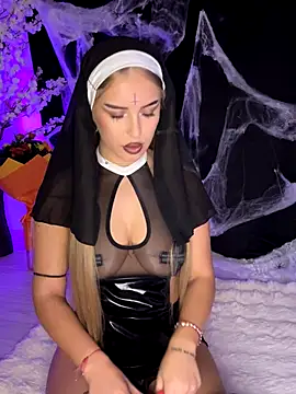 AubrieleRouj1 online show from 10/31/25, 04:52