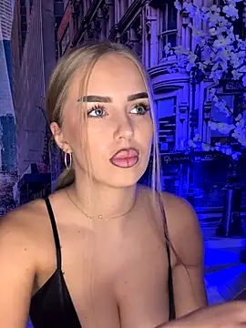 AubrieleRouj1 online show from 12/19/25, 04:47