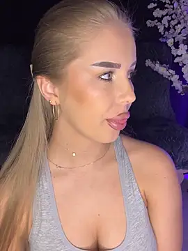 AubrieleRouj1 online show from 03/26/26, 05:18