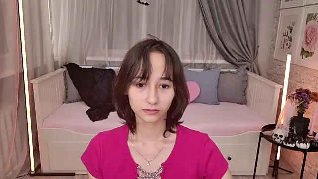 EmilySwonn online show from 10/28/25, 04:42