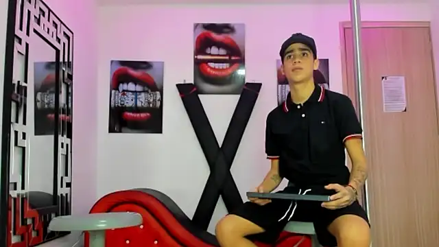 PRETTY FEM online show from 10/25/25, 01:29